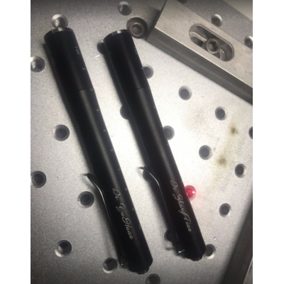 医用电筒笔式手电筒客户定制英文刻字示例